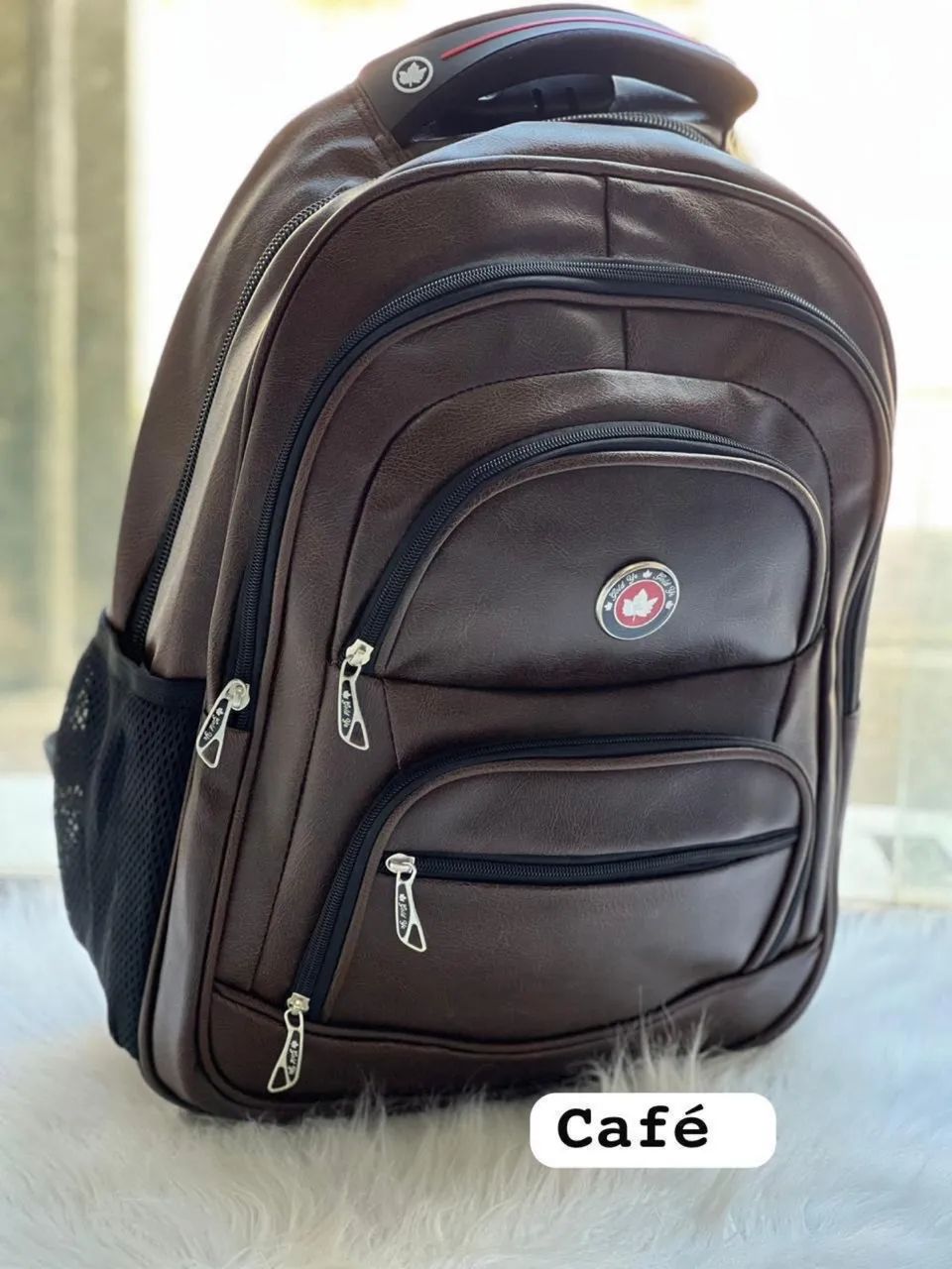 Mochila de couro sintético  - Foto 4