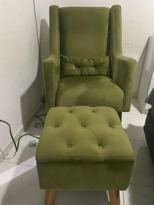 Poltrona Amamentação e Puff Verde - Conforto e Estilo