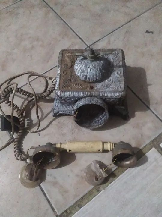 Telefone Fixo Antigo Decorativo faltando peças. - Foto 2