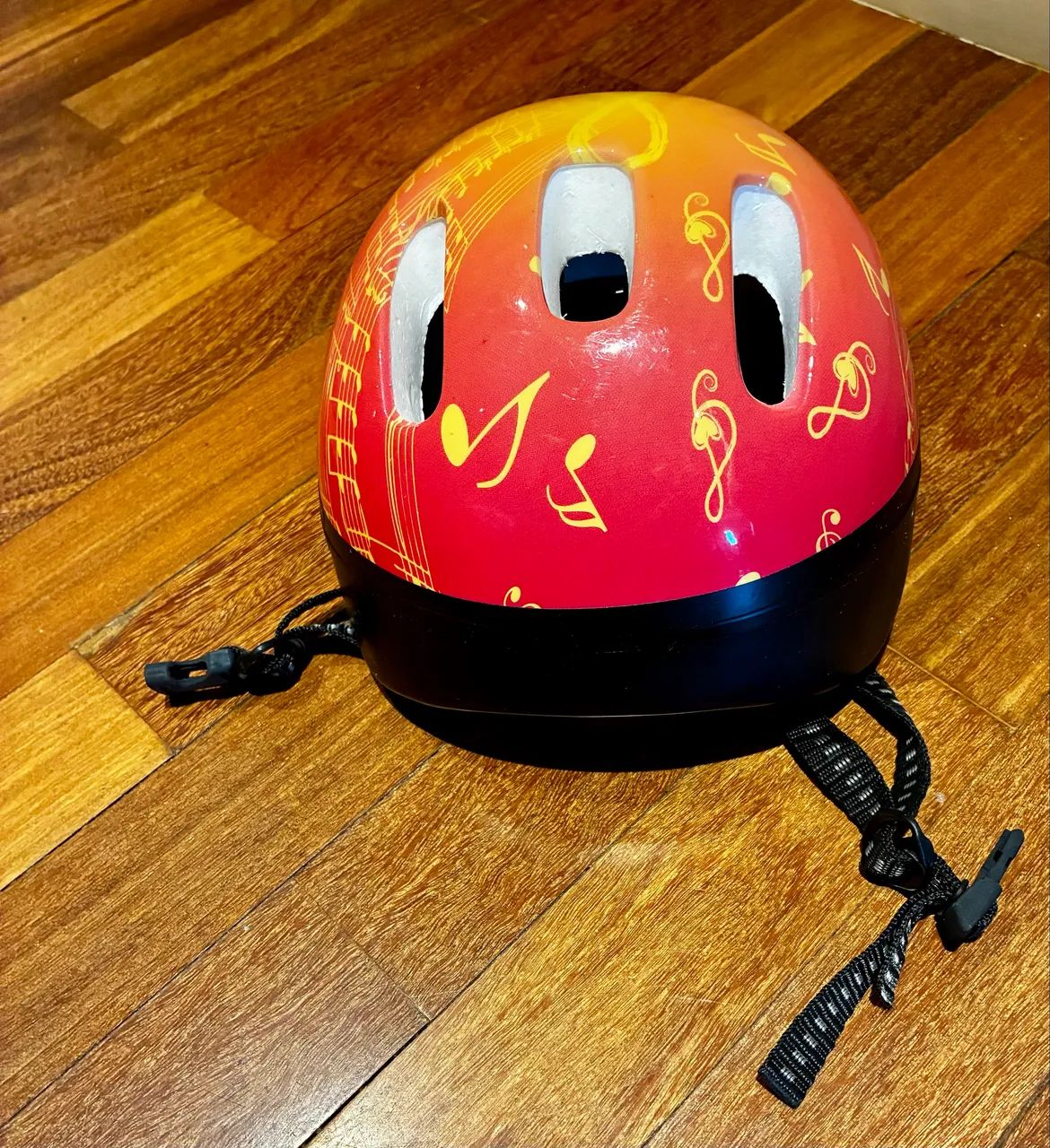 Capacete infantil - GIA XS - excelente estado - com alças - para bike e patins - Foto 2