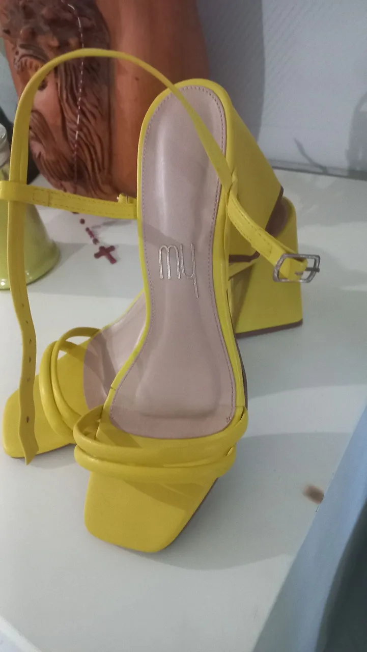 Sandália Feminina Amarela Salto Bloco