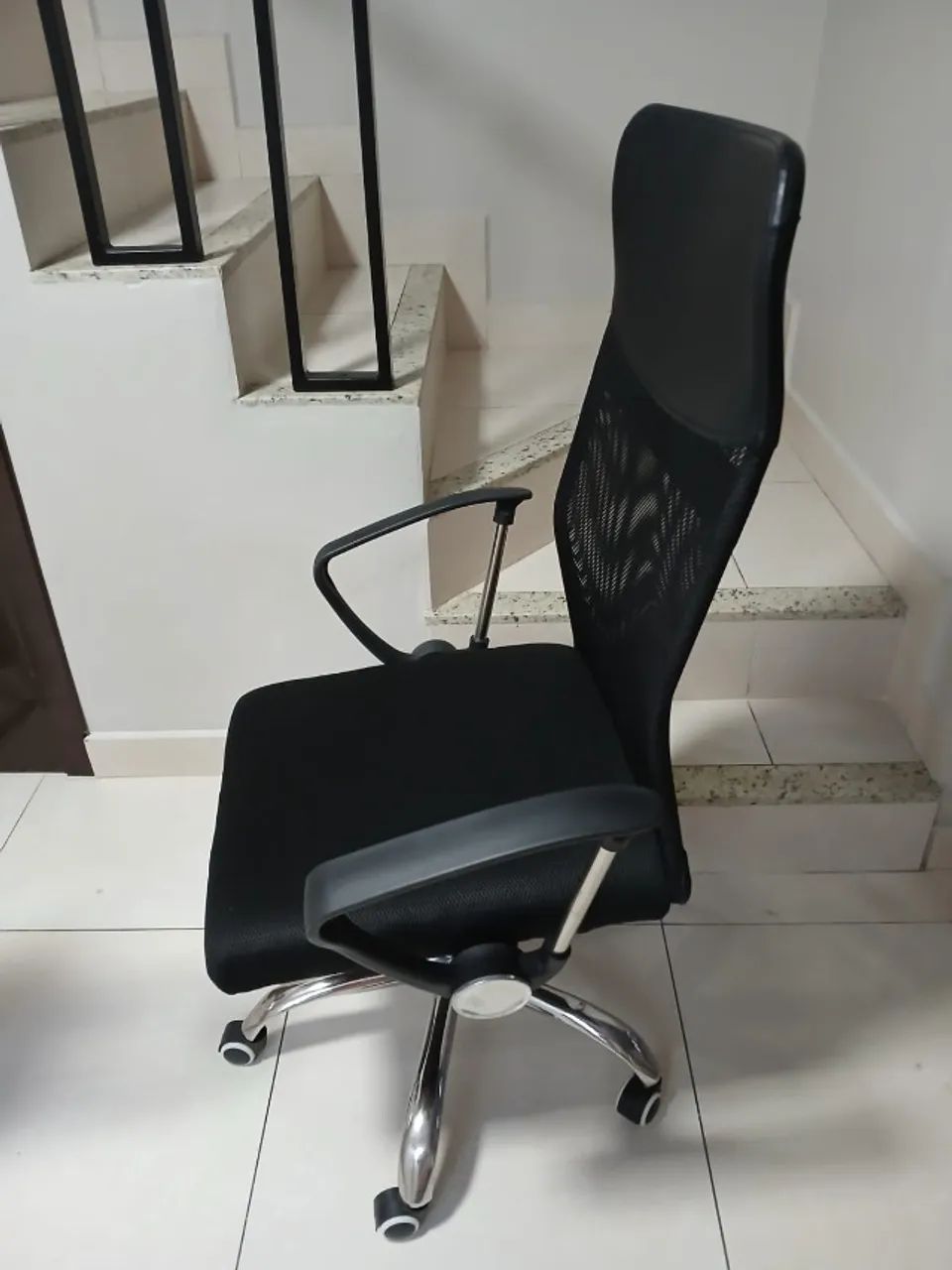 CADEIRA ESCRITÓRIO PRETA64296129718402120
