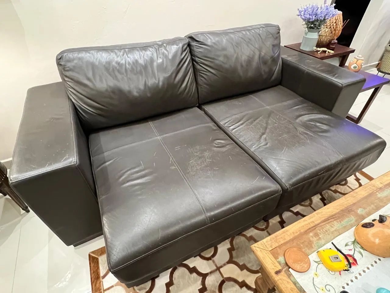 Sofá de couro 3 lugares - Conforto e elegância - Foto 4