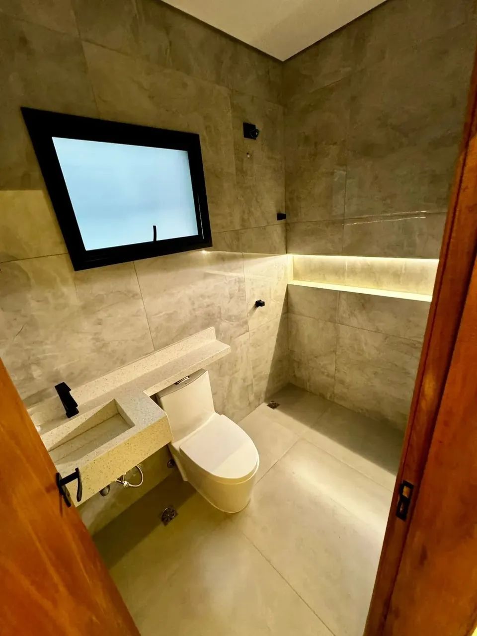 Excelente casa à venda no Jardim Layr - Foto 4