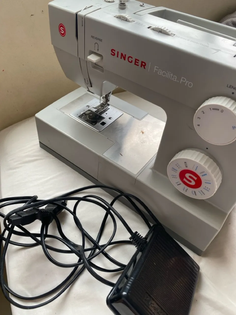 Máquina de Costura Singer Facilita Pro