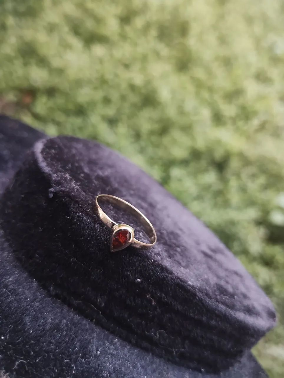 Anel de ouro com pedra vermelha - Foto 3