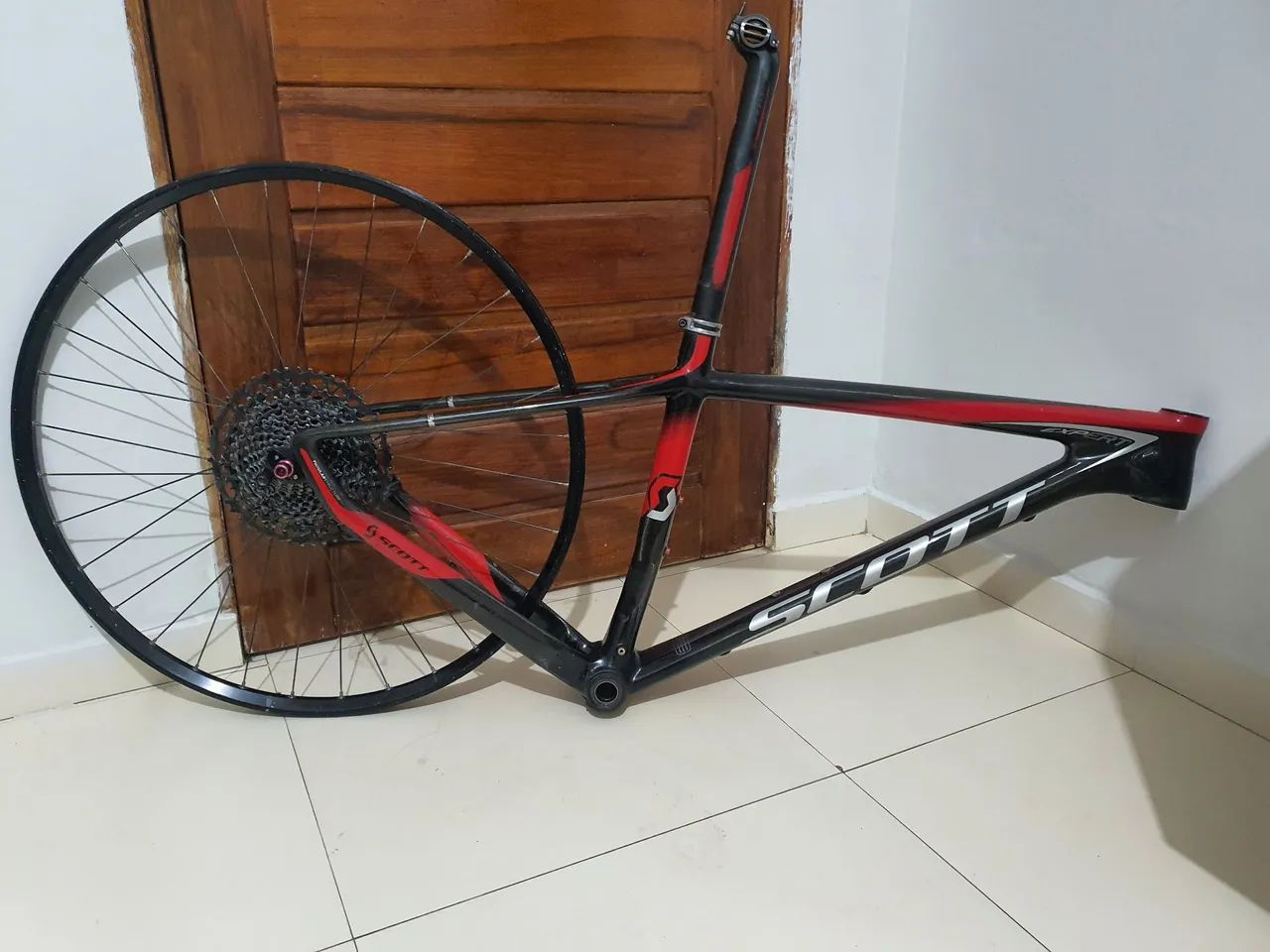 Quadro de carbono Scot Scale