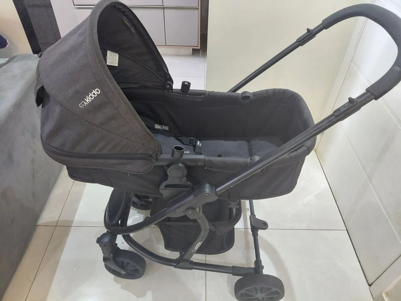 Vendo carrinho com moisés, bebe conforto, base do carro da marca Kiddo Prima. ótimo estado - Foto 5