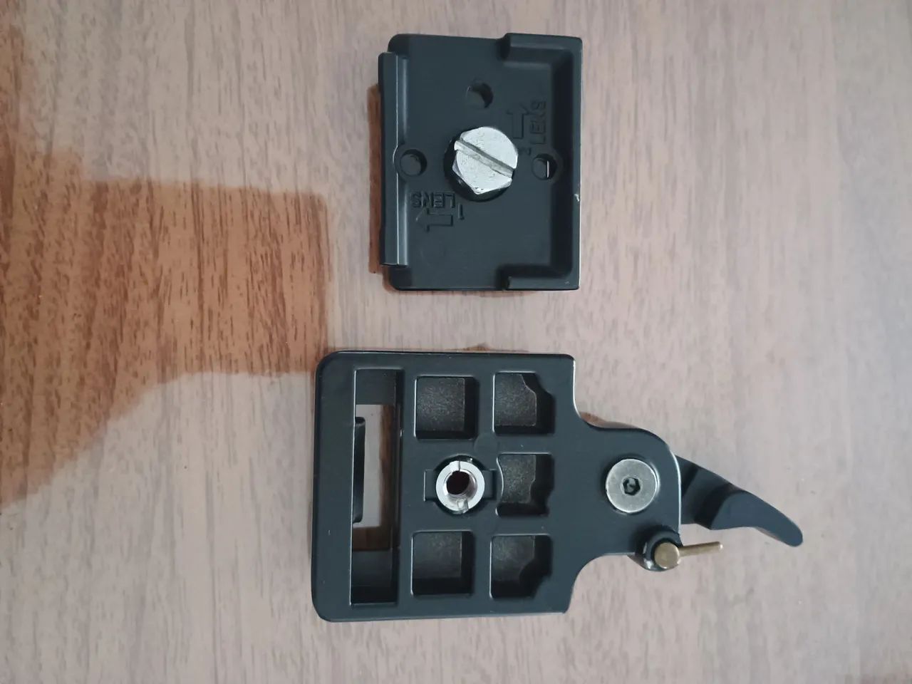 PLATE ENGATE RÁPIDO PADRÃO MANFROTTO 323 - Foto 3