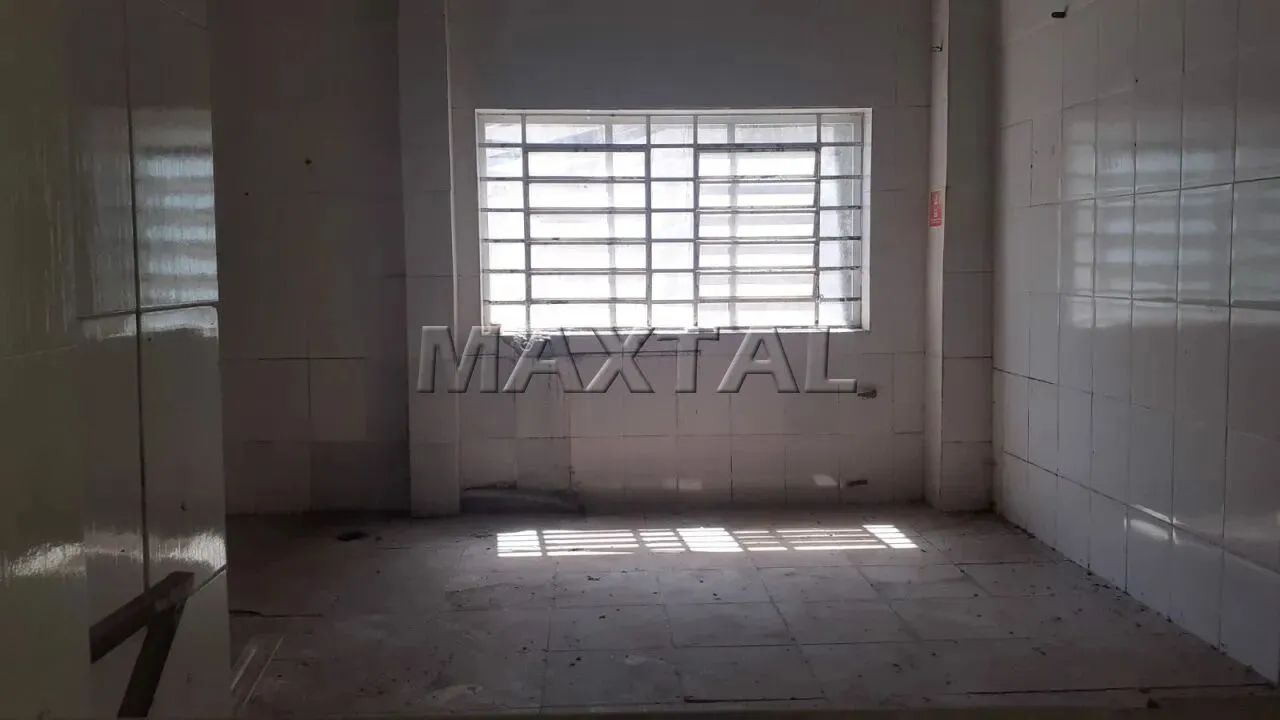 Loja de esquina para locação, com 15 metros de fachada, porta de aço e 2 vagas. - Foto 4