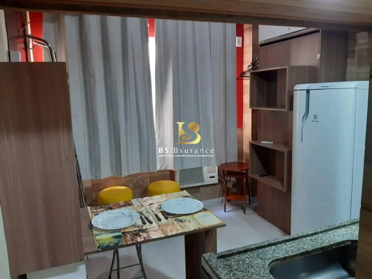 BS IMOBILIÁRIA VENDE -Kitnet mobiliada bem localizada no Centro de Niterói