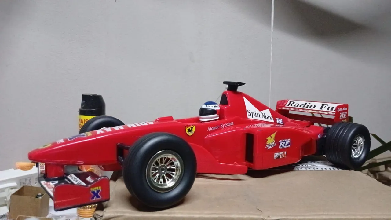 Carro de Controle Remoto 1:10
