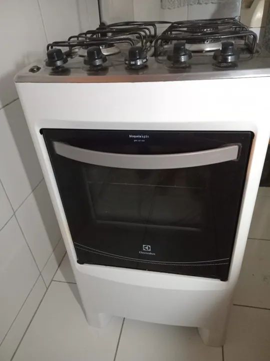 Vendo fogão (4 bocas) ELETROLUX  