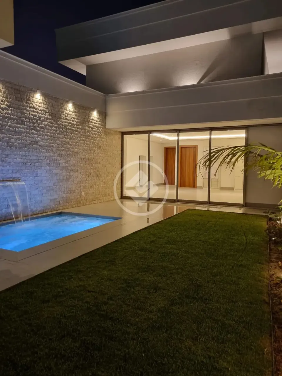 CASA MOBILIADA E AUTOMATIZADA COM 3 SUÍTES, PISCINA AQUECIDA COM HIDROMASSAGEM AQUARELA DA