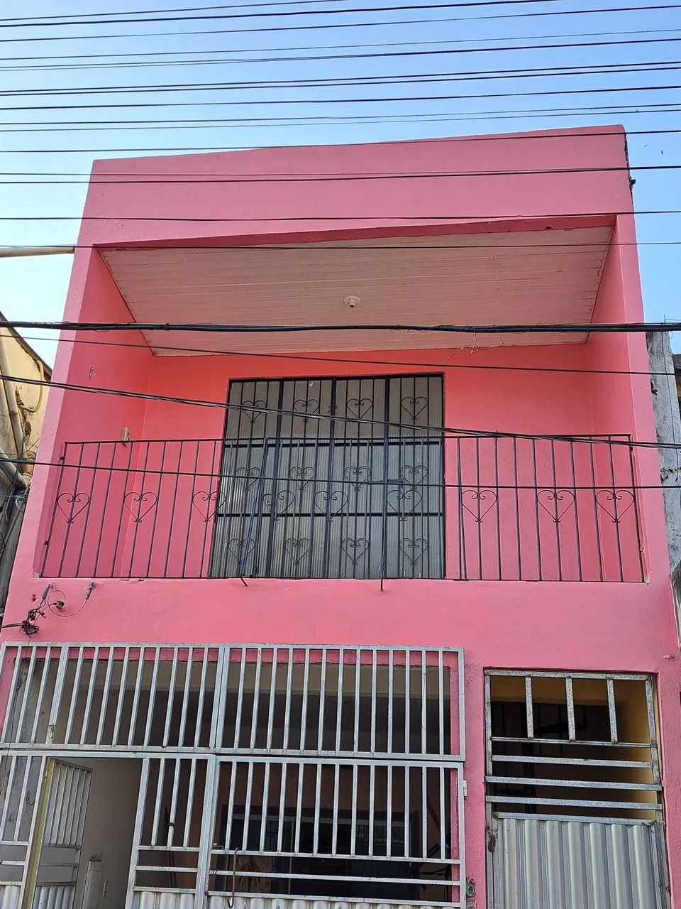 ALUGA-SE UMA CASA DE DOIS QUARTOS NA CONDOR