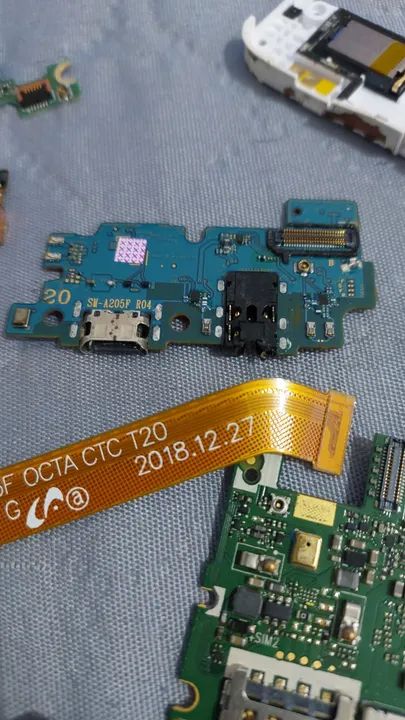 Lote de peças pra celular A20