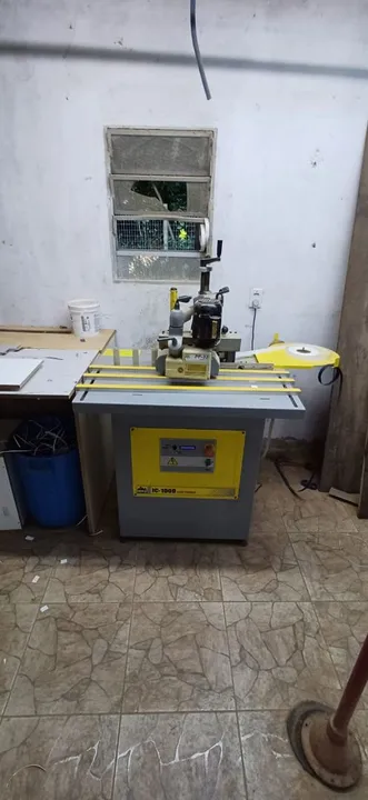 Coladeira de borda Inmes Ic-1000 eletrônic com braço auxiliar.