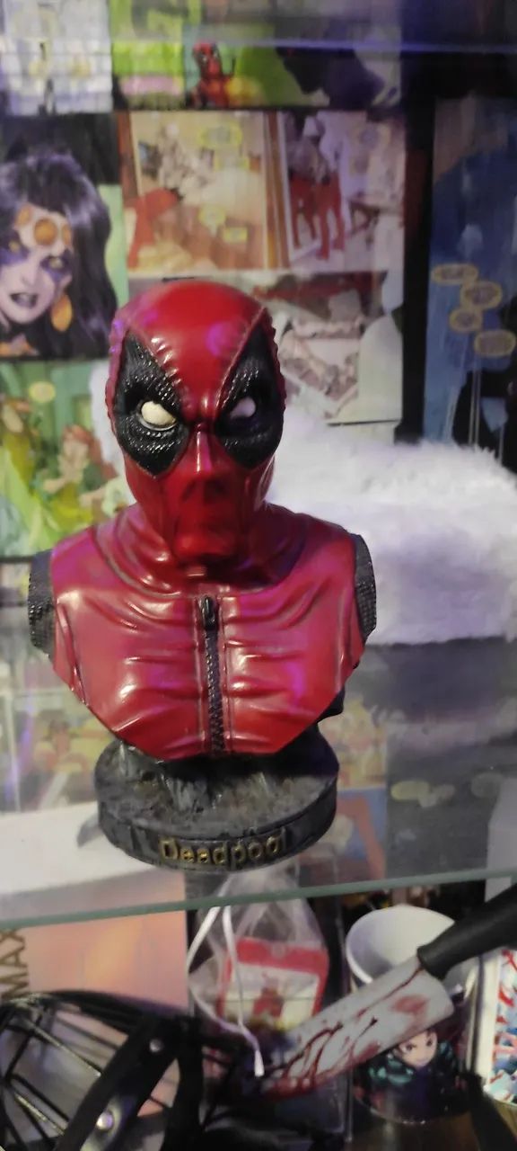 Deadpool busto decorativo em resina