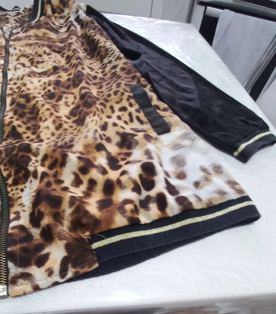 Jaqueta Animal Print com Mangas Pretas - Foto 2