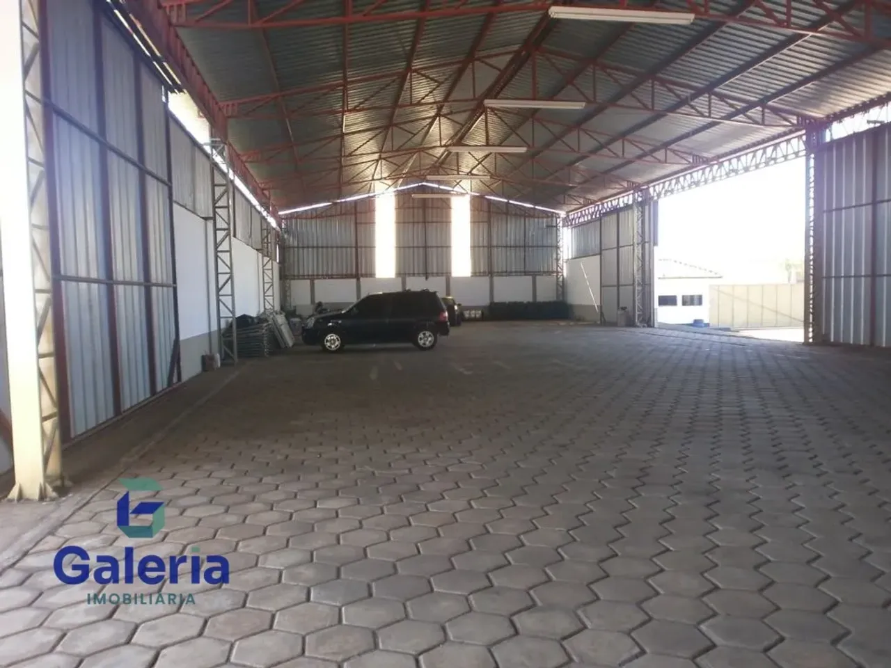 Galpão Comercial com 10 salas para alugar, 3.000m² - Luís Antônio