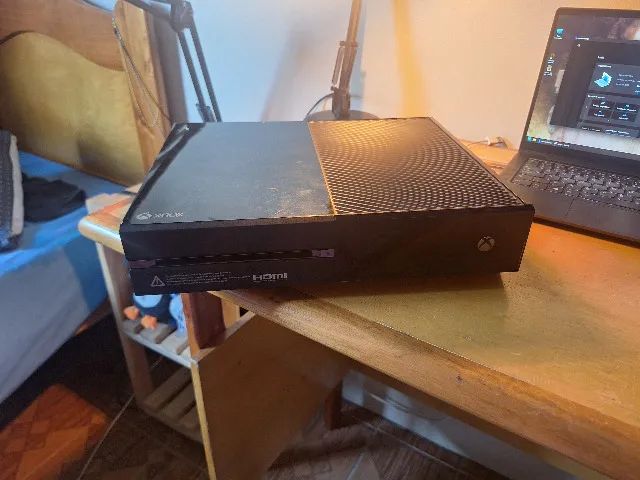 Xbox One Fat + 2 controles + Jogo [DEFEITO]