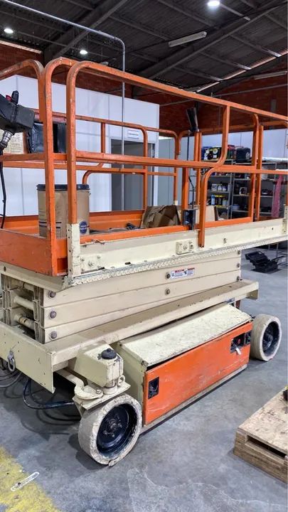 Plataforma Elevatória de Pessoal - Usada