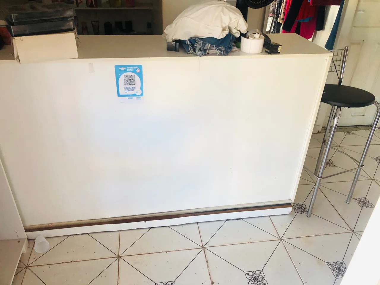 Balcão de atendimento branco tamanho 1.83 M