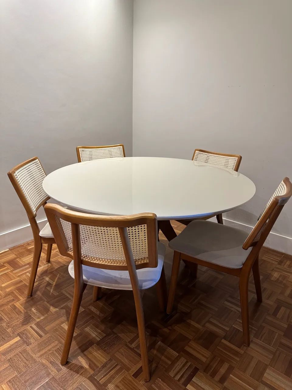 Mesa redonda com 5 cadeiras  - Foto 2