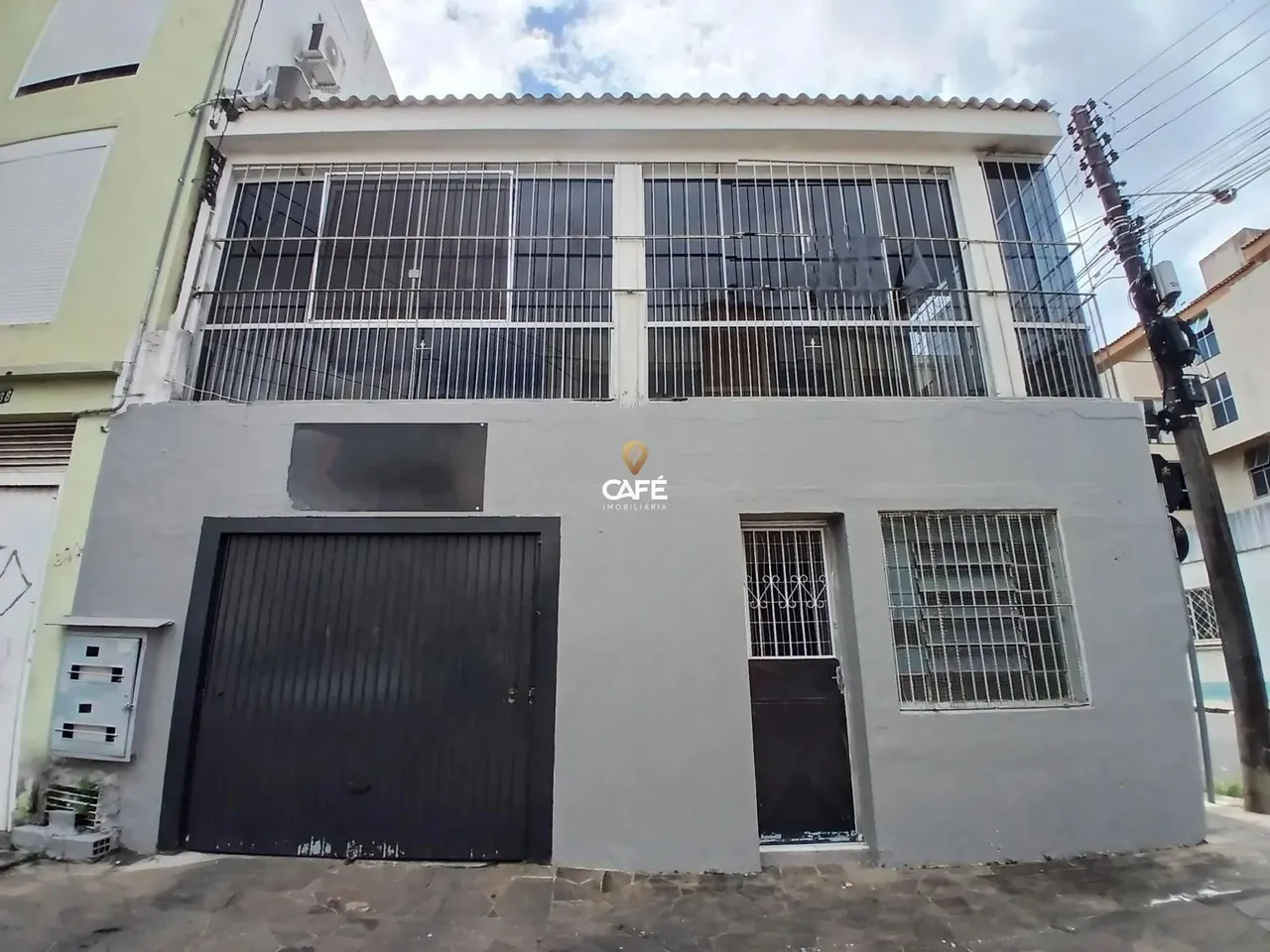 Apartamento Semi Mobiliado De 2 Dormitórios, Suíte, Sala De Estar, Banheiro Soci