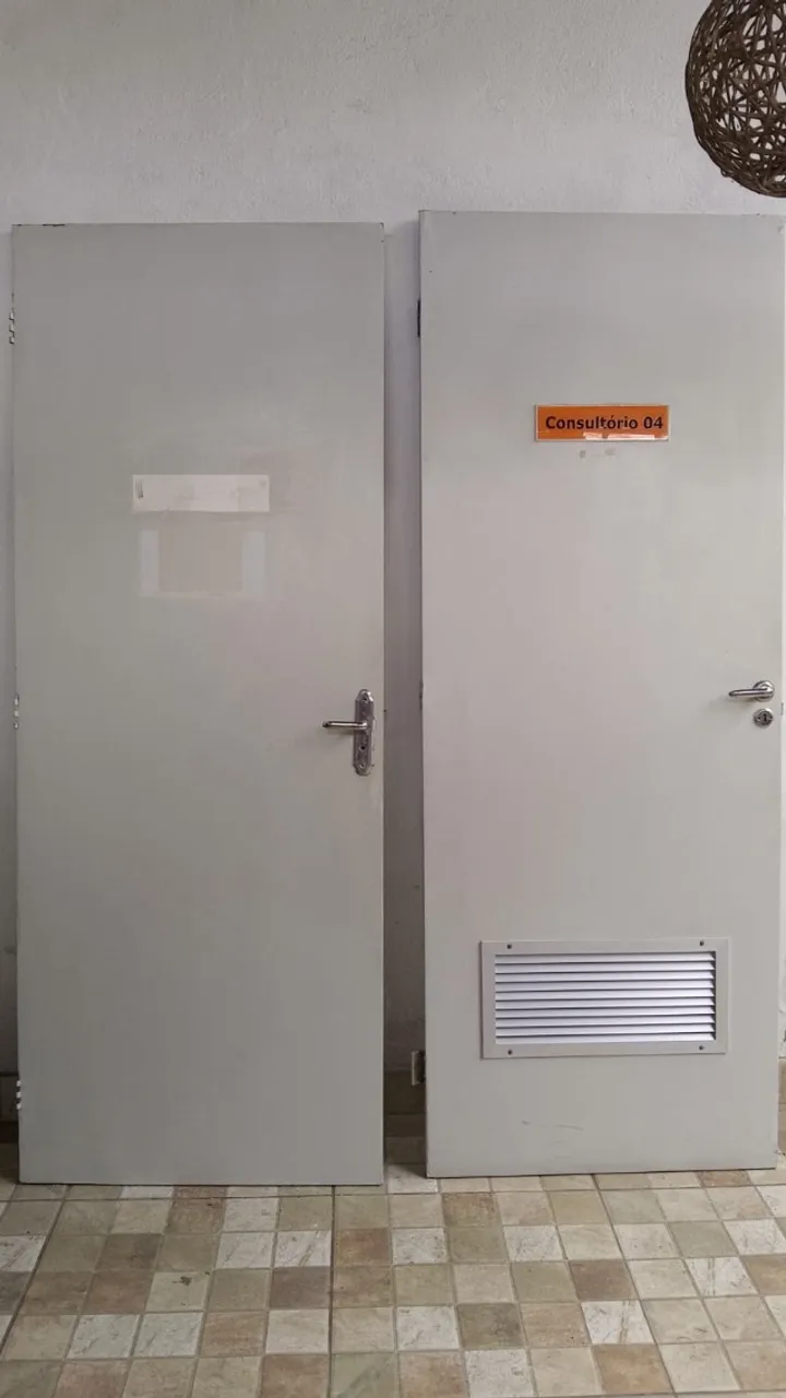 Portas 0,80m x 2,10m (Dobradiças, trincos e chaves inclusas) - 2 unidades