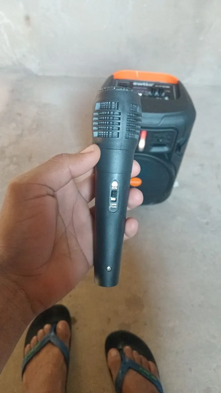 Caixa de Som e Microfone com Fio