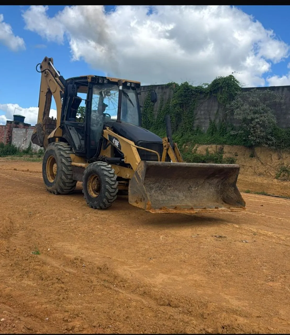 Retroescavadeira Caterpillar 416E