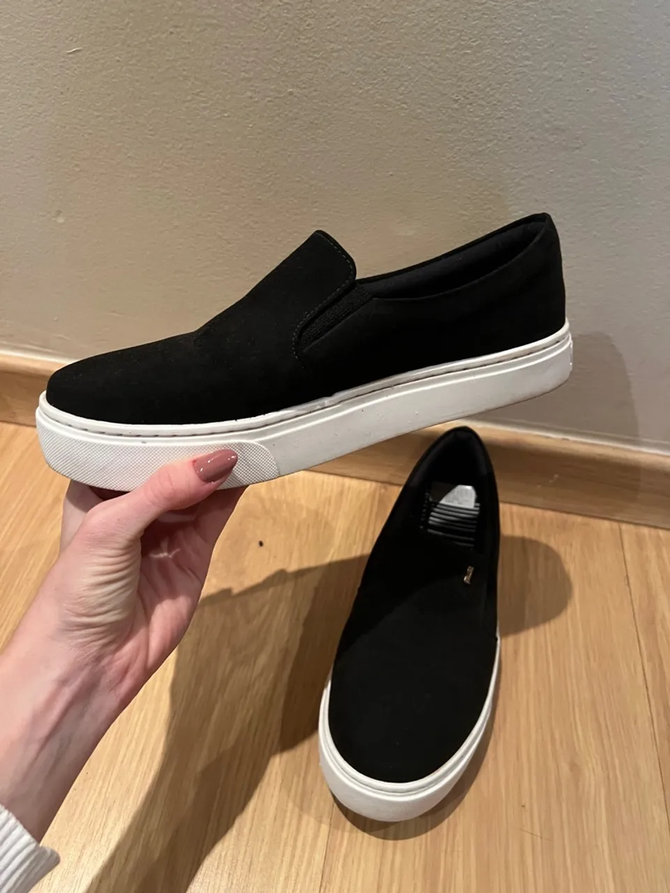 Tênis Slip On Preto - Santa Lolla