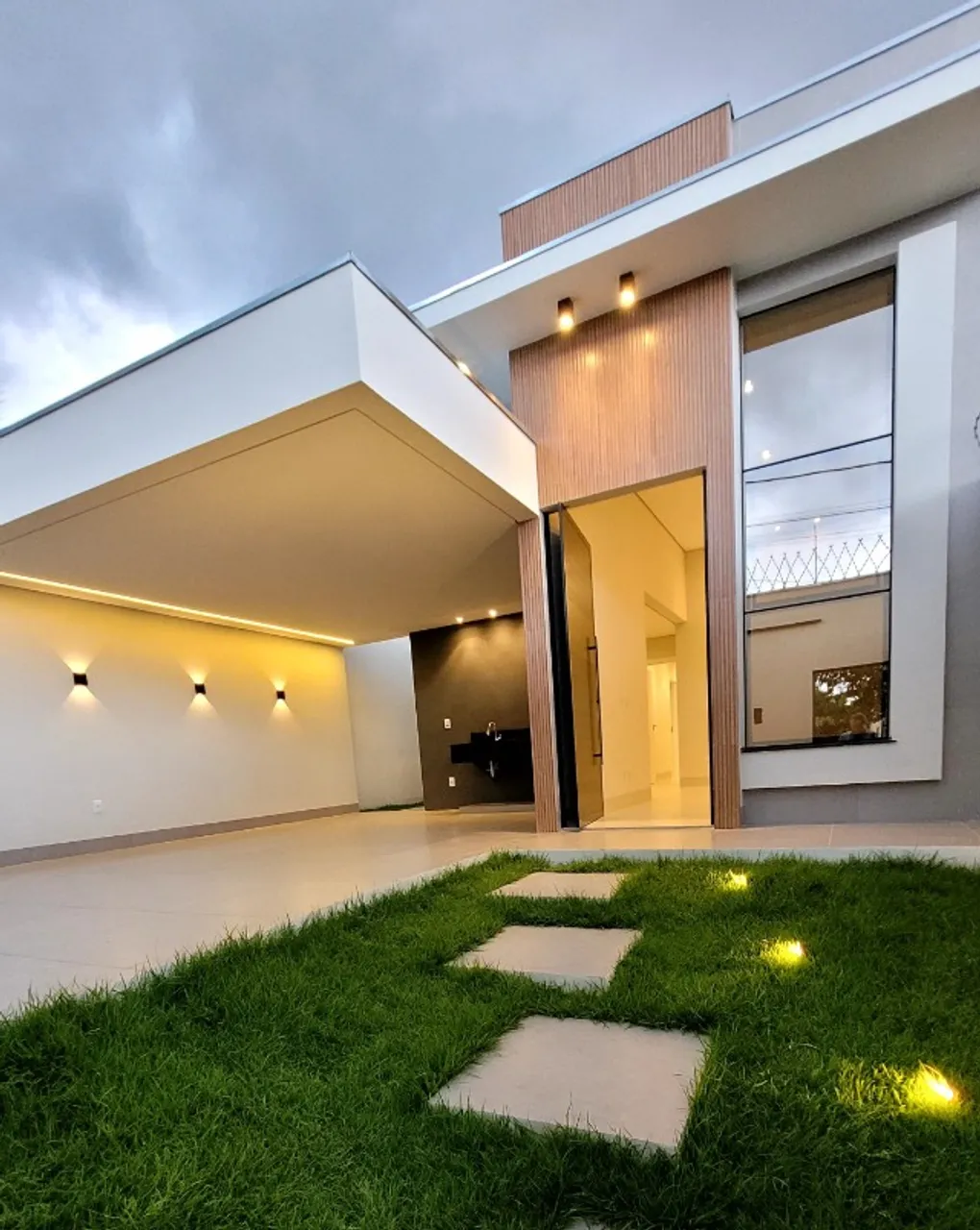 Bairro Parque Sul. Linda casa de 3 quartos com suíte e closet. Garagem coberta e gourmet