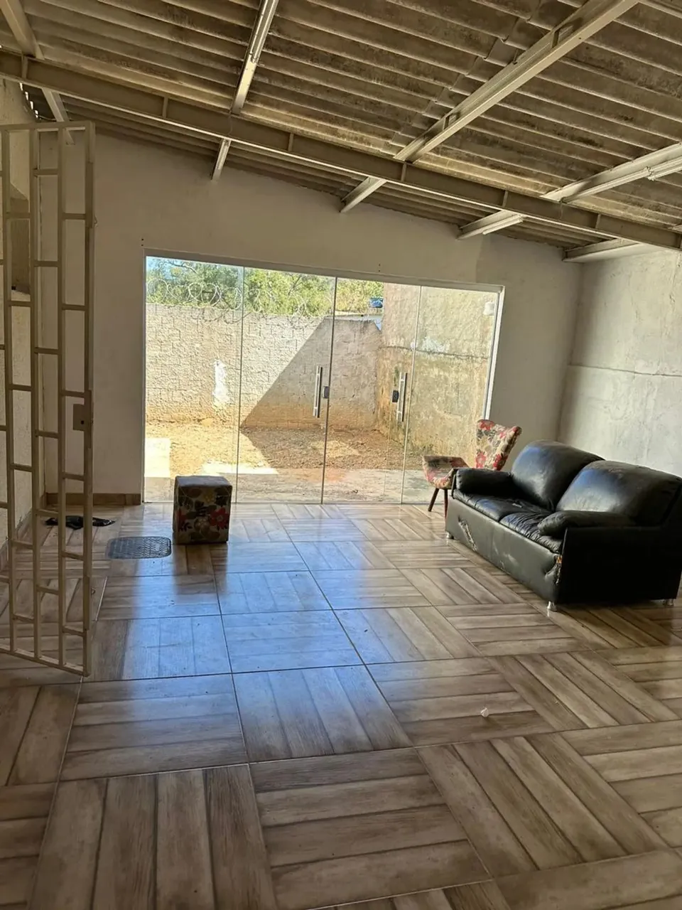 Alugo apto térreo, 3 quartos, Cidade Ocidental, perto do Supermercado Demarco