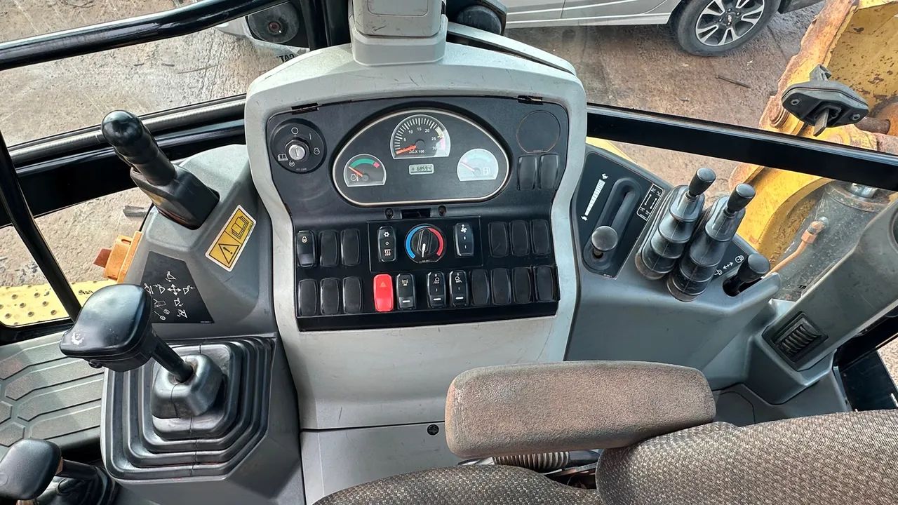  CATERPILLAR 416F2  4X4 ANO 2017  - Foto 2