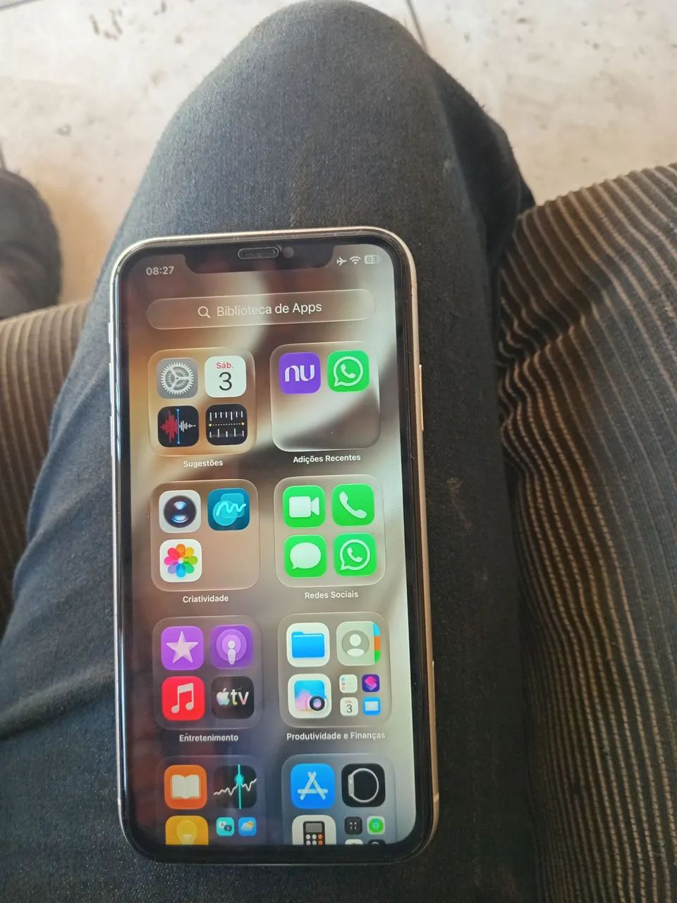 IPhone 11 tudo ok 64 gigas 
