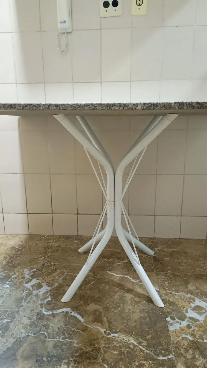 Mesa com tampo de granito 115x92cm. - Foto 2