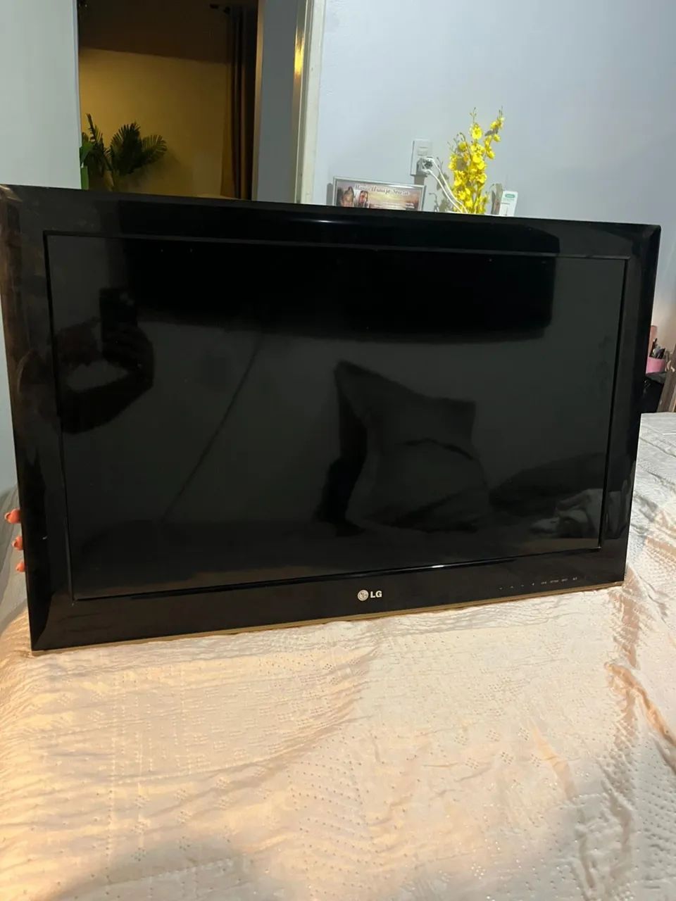 Vende se Televisão
