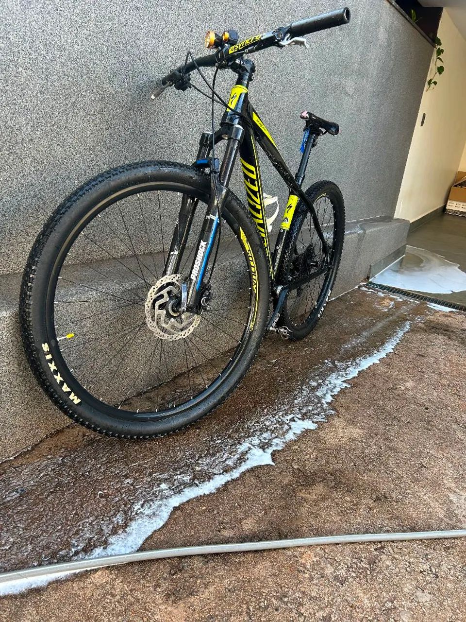 bicicleta com peças de alta performance 