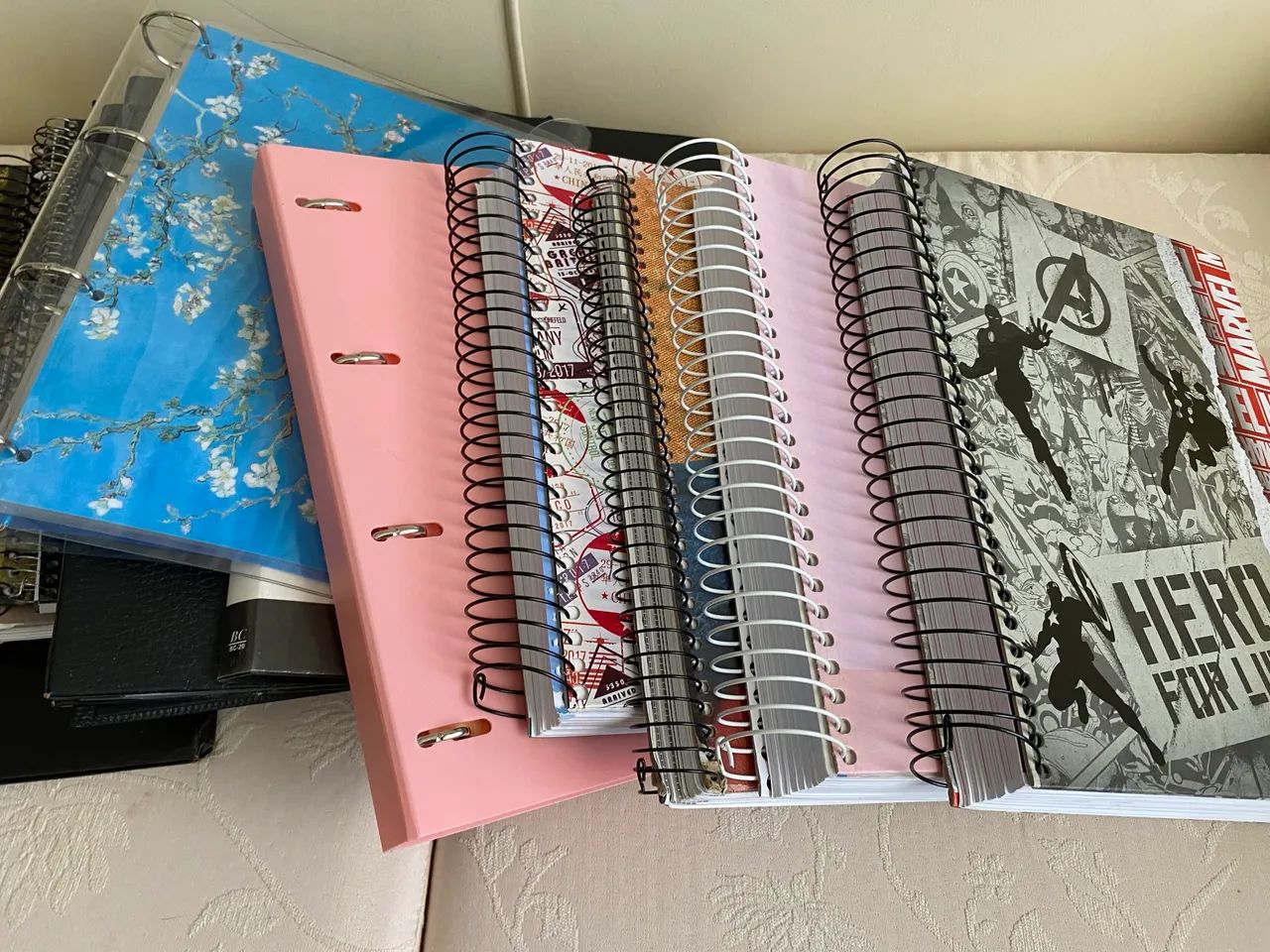 Material escolar ( folhas usadas foram retiradas ) Pode ser individual - Foto 2