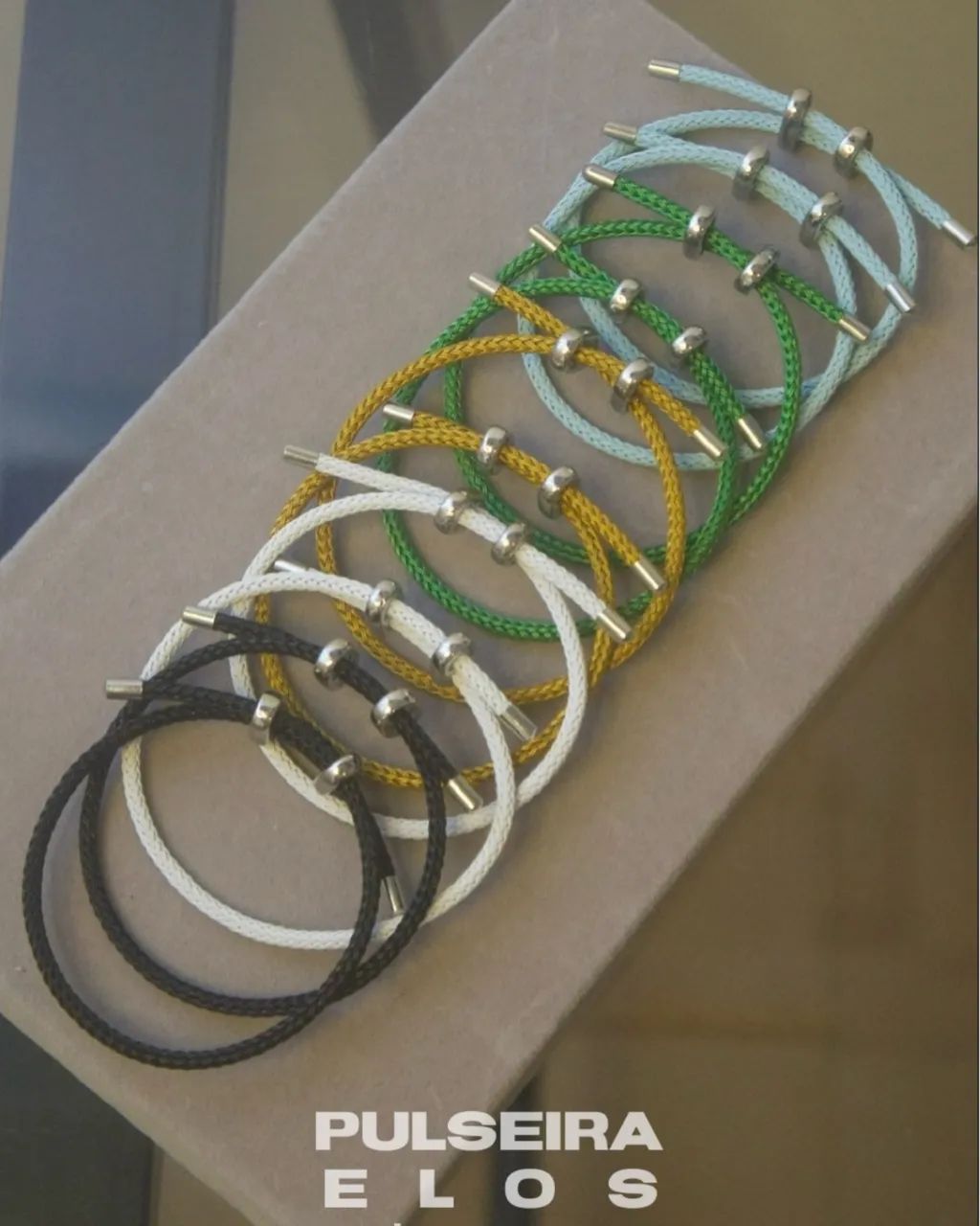 Pulseira elos com cordão impermeável