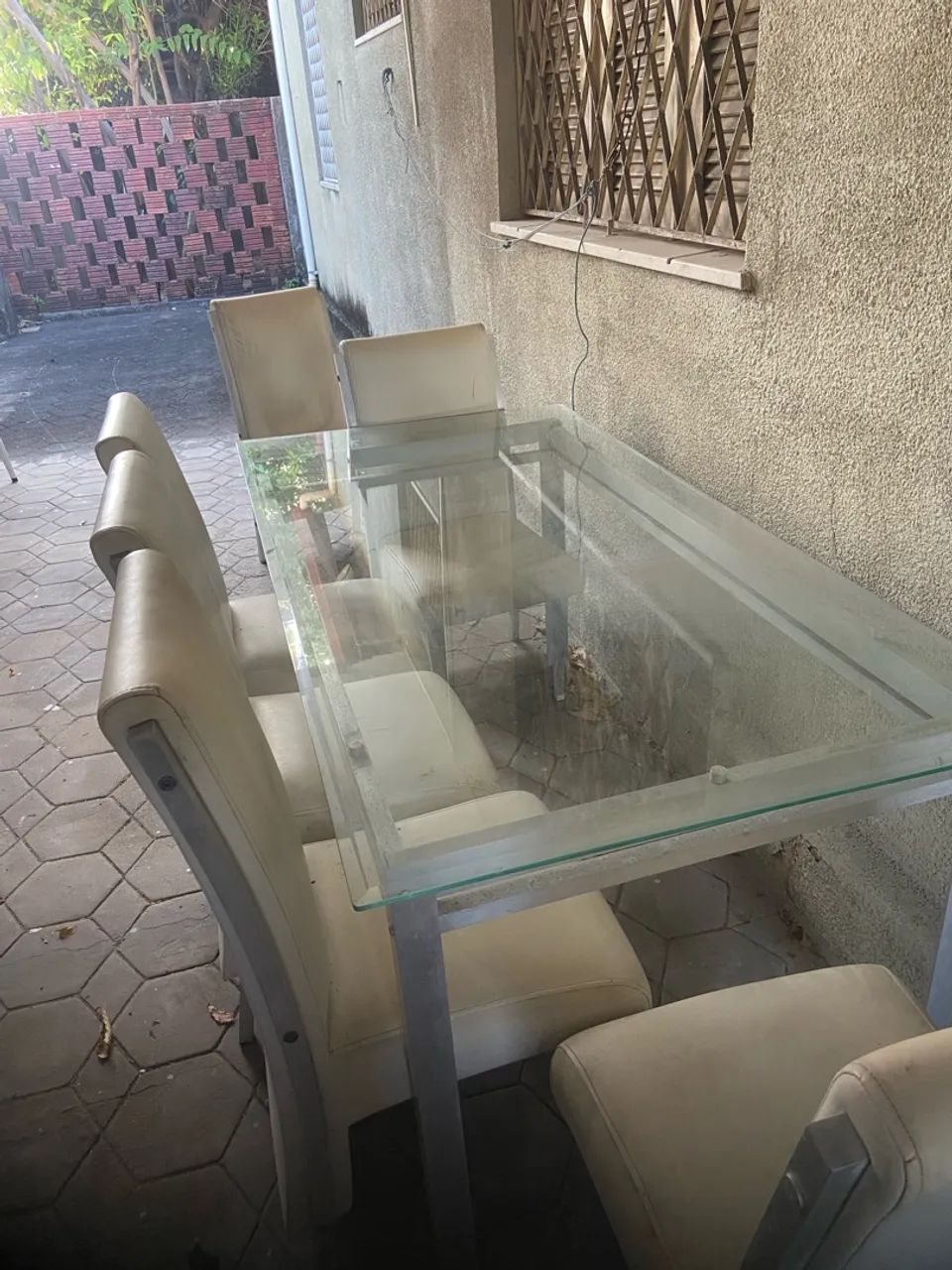Mesa de Tampo de Vidro e Pernas de Alumínio com 6 Cadeiras - Foto 3
