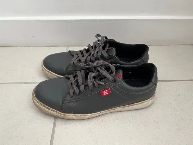 Vendo tenis Cinza tamanho 42