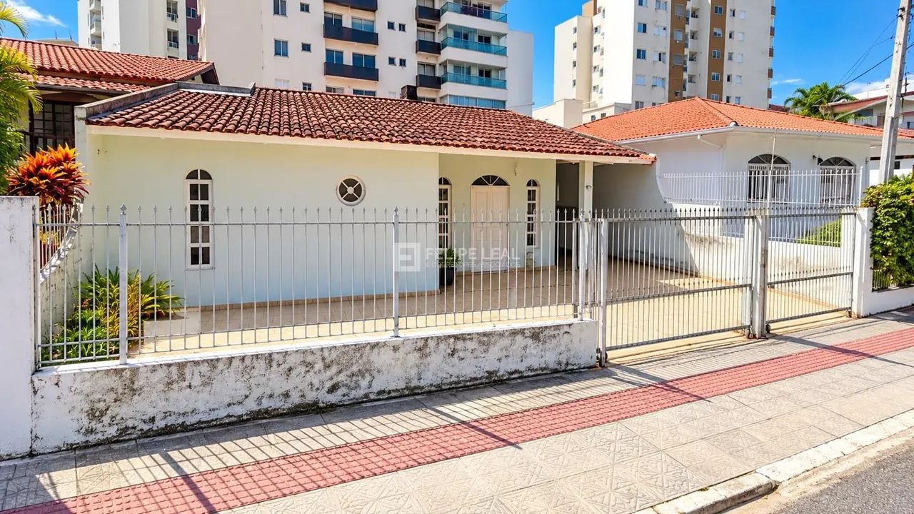 Casa com 4 dormitórios no bairro Balneário, Florianópolis - Foto 2