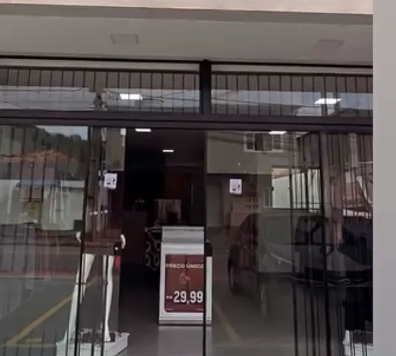 Passo loja de roupas feminina 