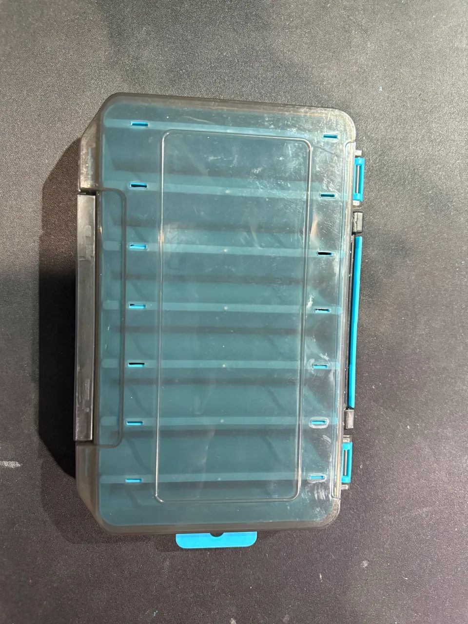 Caixa de pesca dupla face com 14 compartimentos 