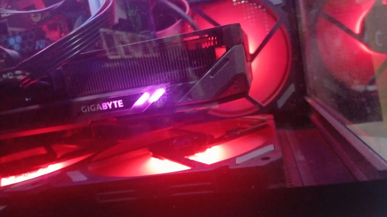 Placa de video 9060xt oc gigabyte  - Foto 3