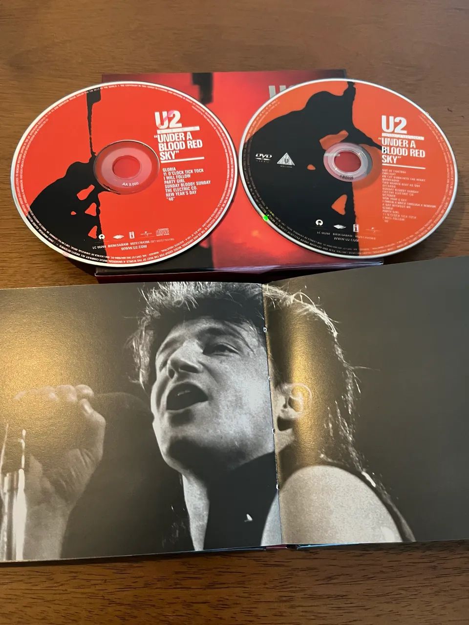 U2 - Under A Blood Red Sky - Cd e Dvd  - Foto 5