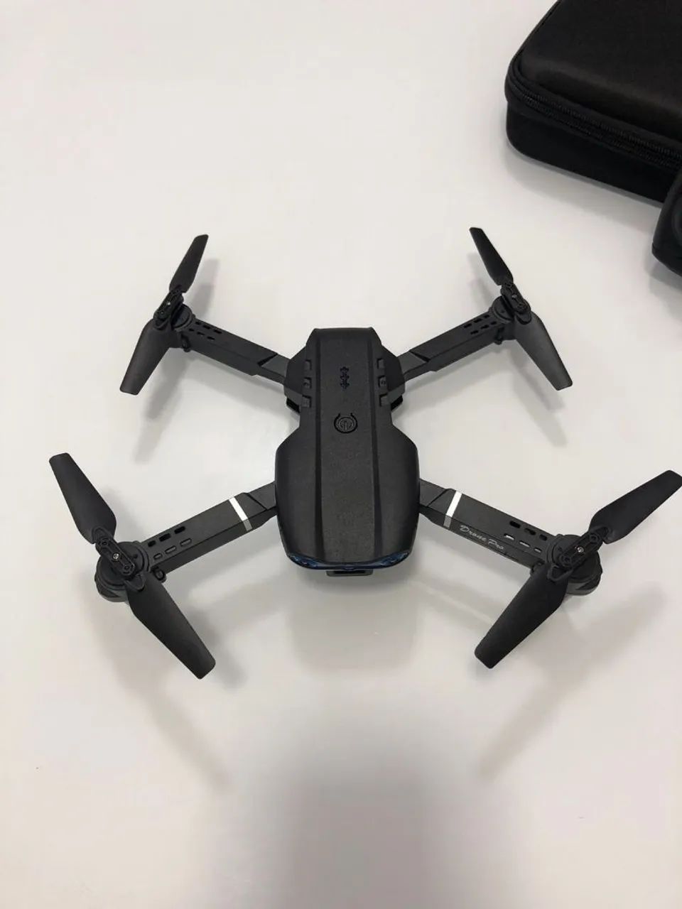 Mini drone E88 faz manobras  - Foto 3